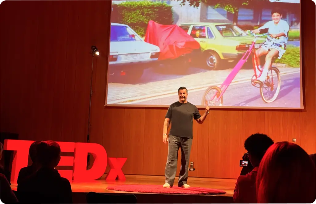 Dr Serhan Ili on Stage at Tedxkarlsruhe